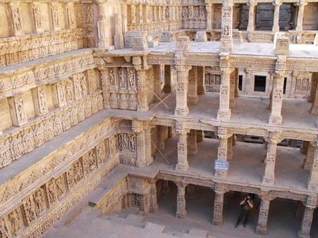 સાત માળની વાવ