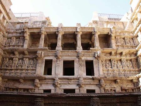 સુંદર આલેખન અને કલાકૃતિ