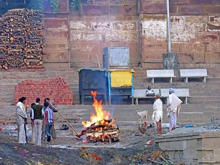 શા માટે હિંદુઓ કરે છે અગ્નિસંસ્કાર?