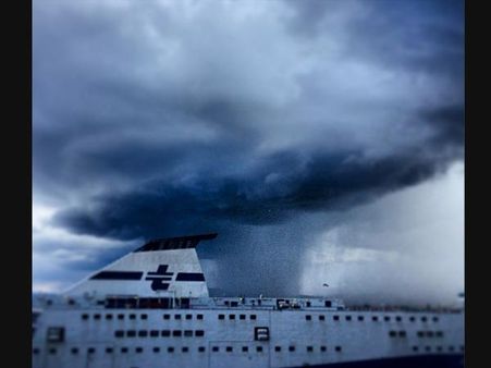 બેઈમાન મોસમ