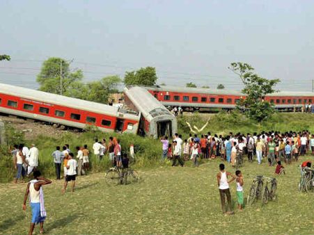 બિહારમાં રાજધાની એક્સપ્રેસ પાટા પરથી ઉતરી