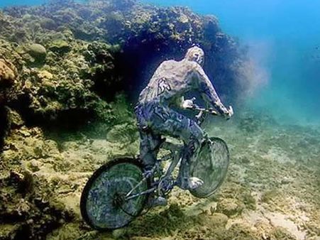 પાણીમાં સાઇકલિંગ