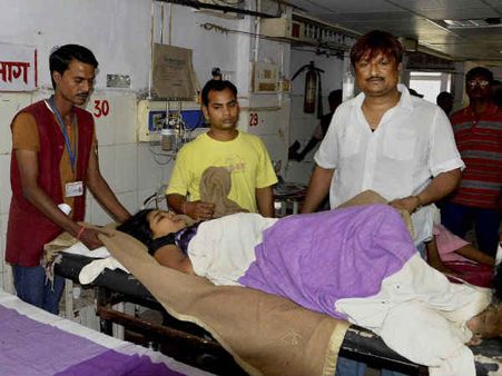 ટ્રેન દુર્ઘટનામાં ઘાયલ ટ્રેન દુર્ઘટનામાં ઘાયલ