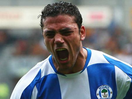 કાર્લોસે બ્રૂનોને ફાઉલ કર્યો કાર્લોસે બ્રૂનોને ફાઉલ કર્યો