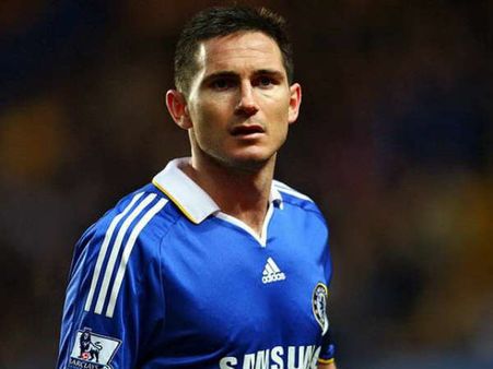 ફ્રેંક રિકોર્ડે રુડી વોલર પર થૂંક ઉરાડ્યું ફ્રેંક રિકોર્ડે રુડી વોલર પર થૂંક ઉરાડ્યું