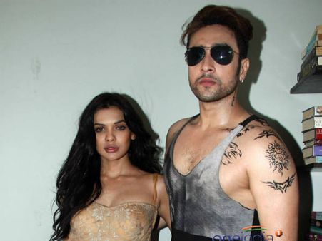 બે ફ્લૉપીઓનું મિલન બે ફ્લૉપીઓનું મિલન