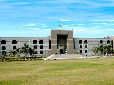 હાઇકોર્ટની લાલ આંખ ગુજરાતમાં ત્રણસોની લાલબત્તી છિનવી