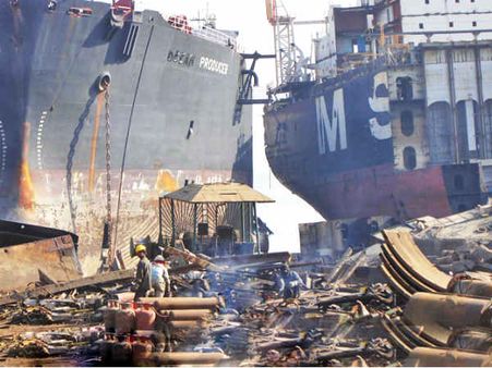 અલંગ શિપ બ્રેકીંગ યાર્ડમાં અકસ્માત, ચાર લોકોના મોત