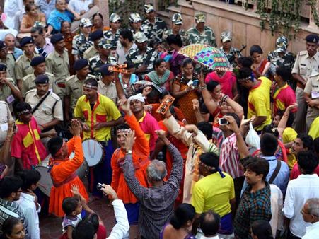 ખાન અબ્દુલ ગફ્ફારને અમદાવાદ બોલાવવામાં આવ્યા