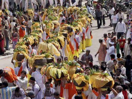 LIVE: રથયાત્રા દરમિયાન સરસપુરમાં ધક્કામુક્કી થતાં 5ને ઇજા