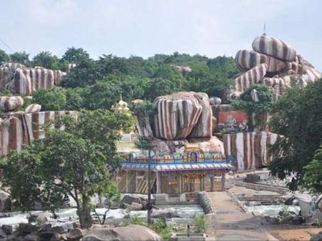 દરરોજ ઉત્સવનાં રંગમાં રંગાયેલું શહેર મેડક