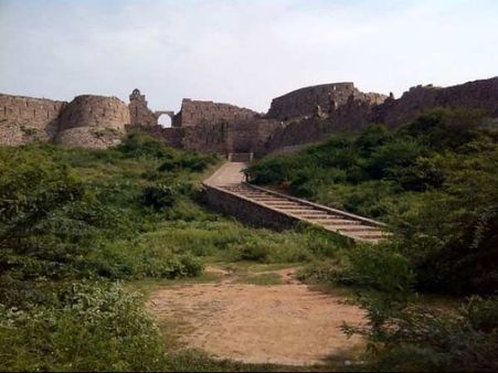 આદિલાબાદ કિલ્લો