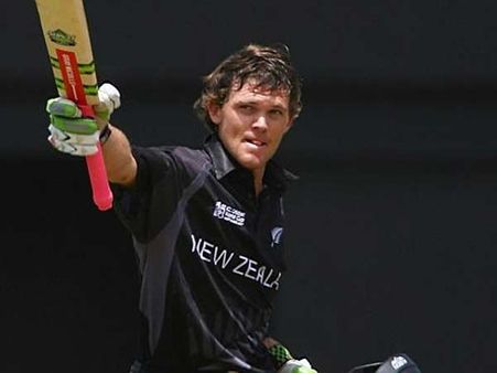 રૂમમાં એક યુવતી બેઠી હતી