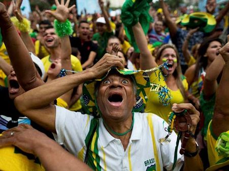 ચાલું મેચે આ શું કરી બેઠા ફીફાના દર્શકો?