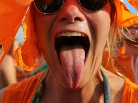 કિશોર છોકરીઓ કરી રહી છે પાર્ટ ટાઇમ જોબ 