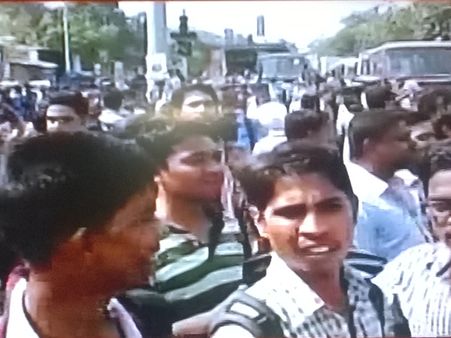 હાટકેશ્વર કંટ્રોલ રૂમ પર પત્થરમારો 