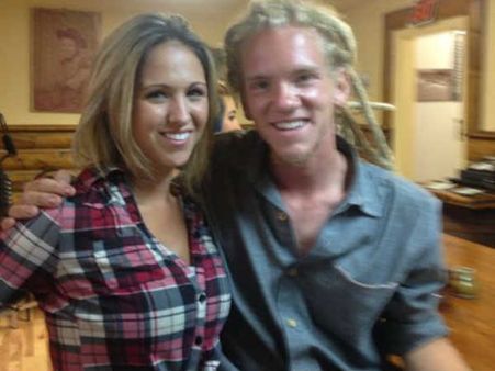 આ રેસ્ટોરન્ટમાં યુવતીઓ બંદૂકની અણીએ ખવડાવે છે ભોજન!