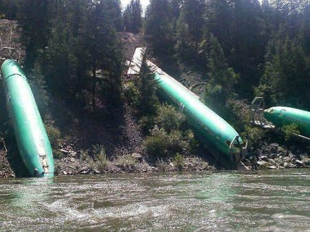 પાણીમાંથી નિકાળવામાં આવે છે એરક્રાફ્ટના ભાગ