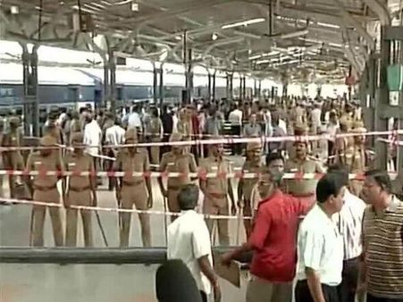 ફેસબુક અને ટ્વિટર પર રેલગાડી 