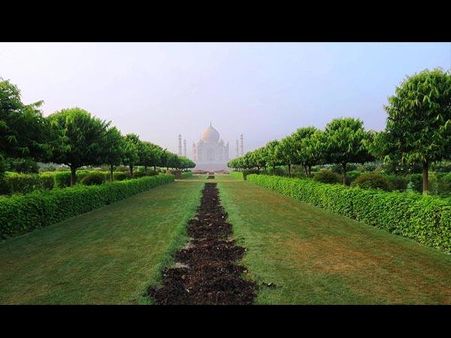 તાજને દર્શાવતું મહતાબ બાગ
