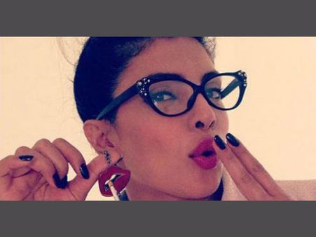 Photo : જુઓ સેલ્ફી માટે ઘેલા થતાં બોલીવુડ સ્ટાર્સ