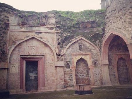 દાઇનો મહેલ