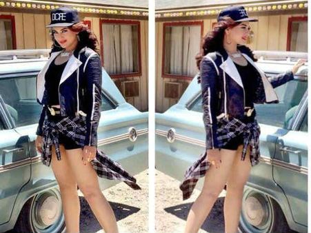 સોનાક્ષી પર ચઢ્યો Honey Fever, ધર્યો સેક્સી લુક