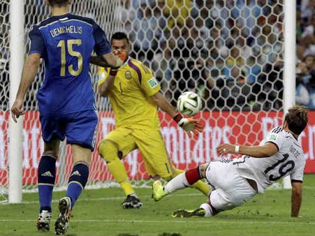 પ્રથમ સબ્સ્ટીટ્યૂટ ખેલાડી