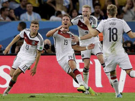 મેદાનમાં ઉજવણી