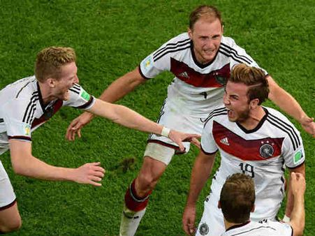 મેદાનમાં જ ઊજવણીનો માહોલ