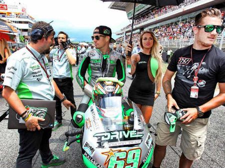 નિકી હેડન ડ્રાઇવ એમ7 એસ્પર સાથે