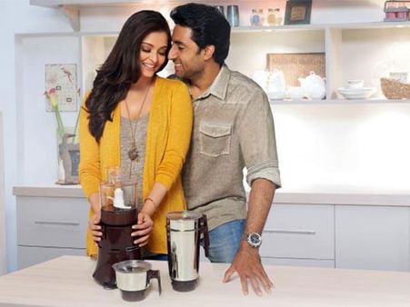 કિચનમાં Cozy થયાં ઐશ-અભિ : જુઓ રોમાંટિક પળો...