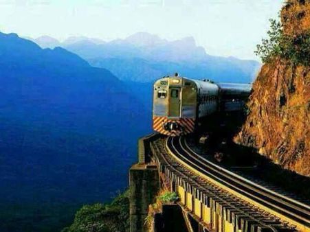 એક તરફ ખાઇ બીજી તરફ મંજીલ