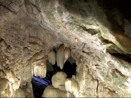 બોર્રા ગુફાઓ