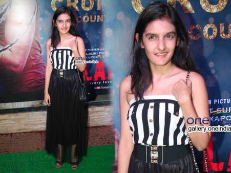 સાક્ષી બની આકર્ષણ સાક્ષી બની આકર્ષણ