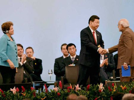 ચાઇનાના રાષ્ટ્રપતિને મળ્યા મોદી