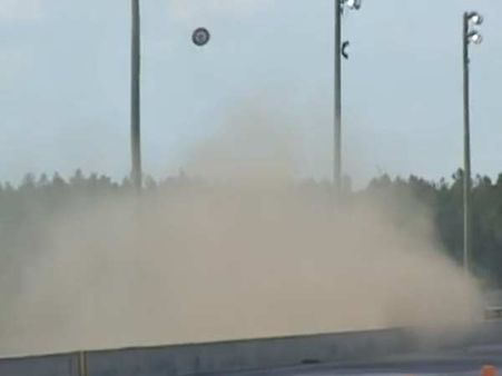 કાર ક્રેશ થઇ ગઇ