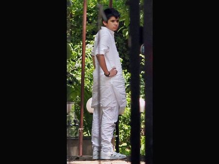 સંસદ પહોંચ્યો પ્રિયંકા ગાંધીનો પુત્ર રેહાન, ધ્યાનપૂર્વક નિહાળી કાર્યવાહી