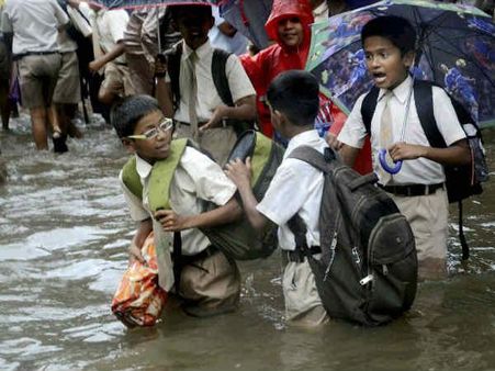 કોલકતામાં શાળાએ જતા બાળકો