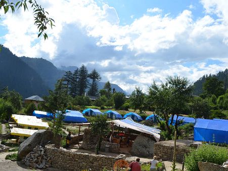 સાંગલામાં રોકાવા માટે કેમ્પ અને હોટલ્સ મળી જશે સાંગલામાં રોકાવા માટે કેમ્પ અને હોટલ્સ મળી જશે