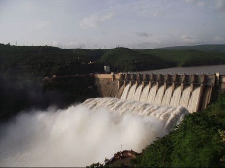 આંધ્ર પ્રદેશનું શ્રીશૈલ એક પવિત્ર પ્રવાસન શહેર