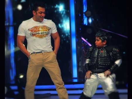 અક્ષત પર ફિદા સલમાન