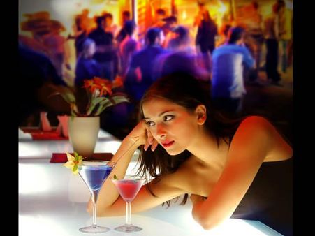 ફ્રી ડ્રિંક માટે પુરૂષોનો ઉપયોગ