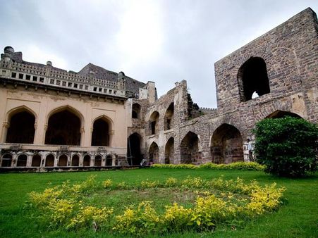 ઐતિહાસિક સ્મારક અને હરિયાળી