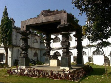 ઇતિહાસ પાસે કંઇક શીખવા જેવું