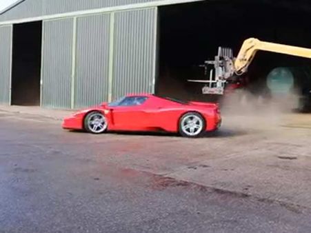 કાર ચાલકે આ રોડ પર ફેરારીની આ સ્પેશિયલ કાર્સ