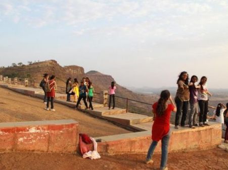 રાજ્યપાલ હિલ રાજ્યપાલ હિલ