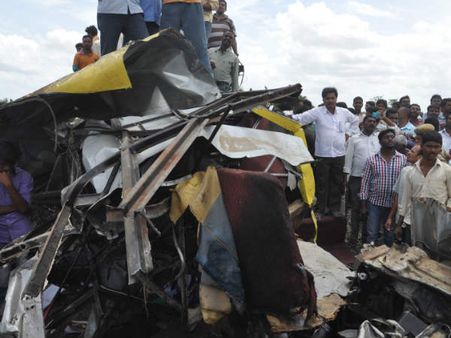 બસનો વળી ગયો કચ્ચરઘાણ