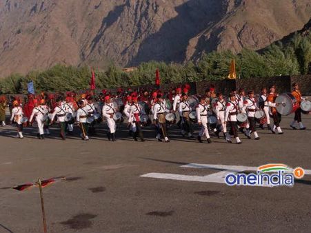 શહીદોને શ્રદ્ધાંજલિ