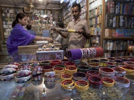 બંગડીઓ અને આભૂષણ